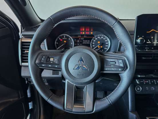 MITSUBISHI-TRITON-2025