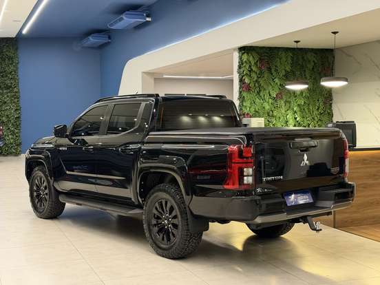 MITSUBISHI-TRITON-2025