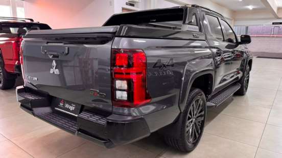 MITSUBISHI-TRITON-2025
