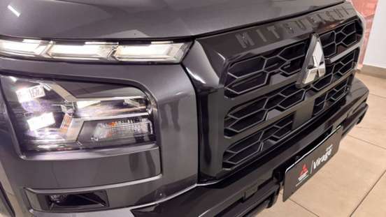 MITSUBISHI-TRITON-2025