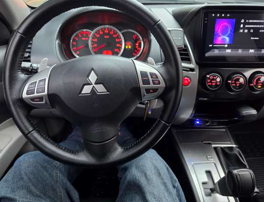 MITSUBISHI-PAJERO-2017