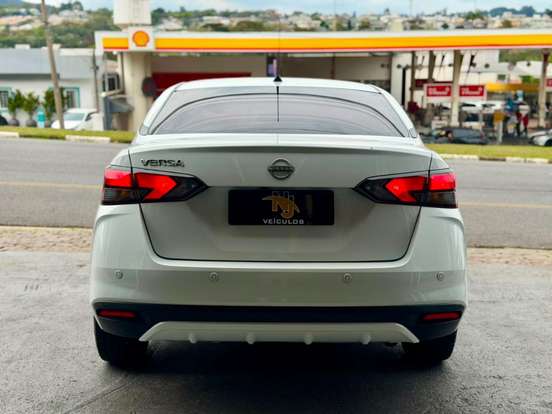 NISSAN-VERSA-2024
