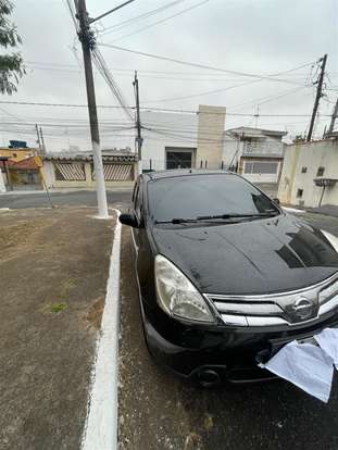 NISSAN-LIVINA-2012