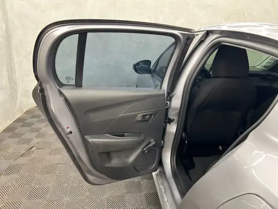 PEUGEOT-208-2023