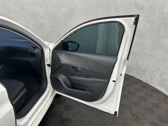 PEUGEOT-208-2023