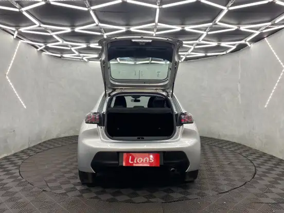 PEUGEOT-208-2021