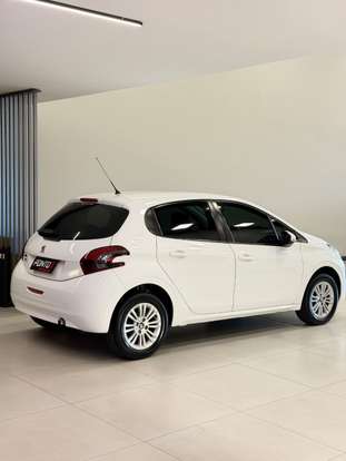 PEUGEOT-208-2018