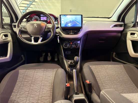PEUGEOT-208-2018