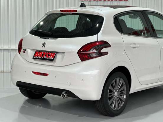 PEUGEOT-208-2017