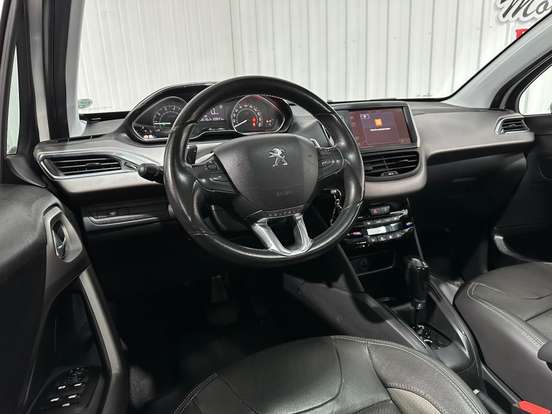 PEUGEOT-208-2017