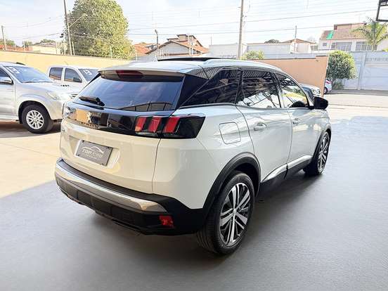 PEUGEOT-3008-2017