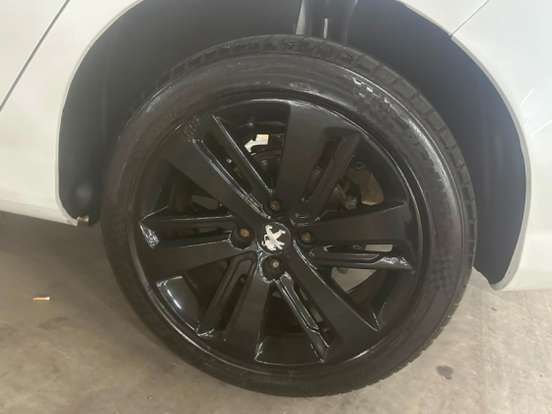PEUGEOT-308-1.6 GRIFFE THP 16V FLEX 4P AUTOMÁTICO PEUGEOT-308-2016