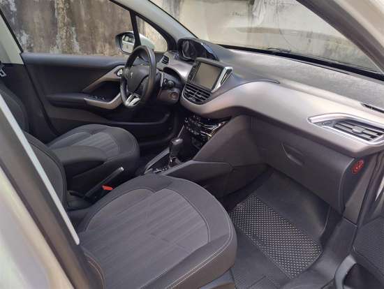 PEUGEOT-208-2016