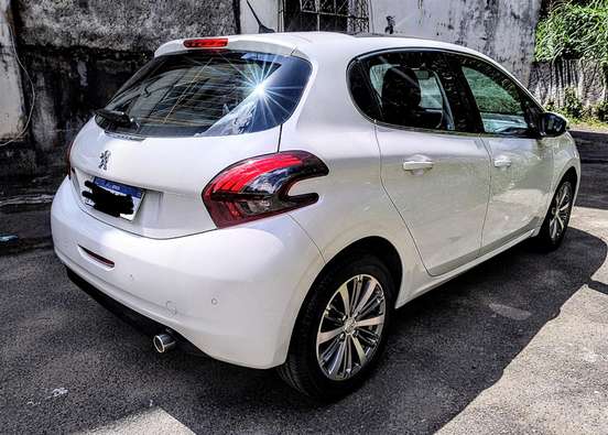 PEUGEOT-208-2016