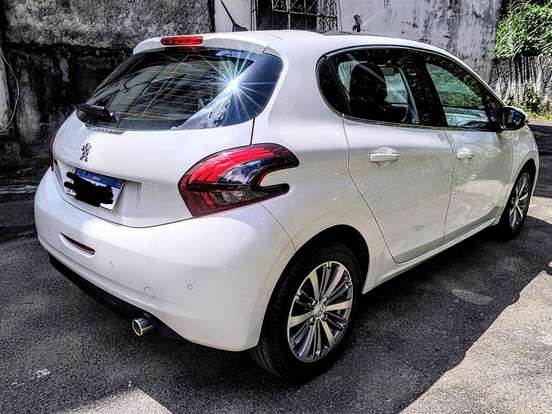 PEUGEOT-208-1.6 GRIFFE 16V FLEX 4P AUTOMÁTICO PEUGEOT-208-2016