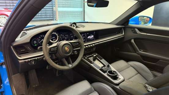 PORSCHE-911-2023