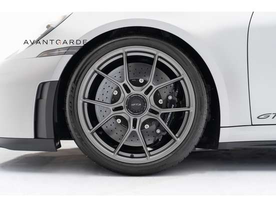 PORSCHE-911-2025