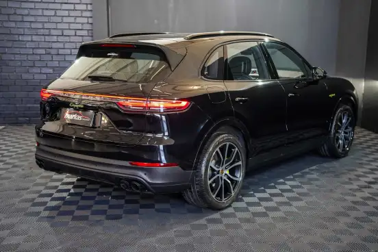 PORSCHE-CAYENNE-2022
