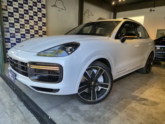 PORSCHE-CAYENNE-2022