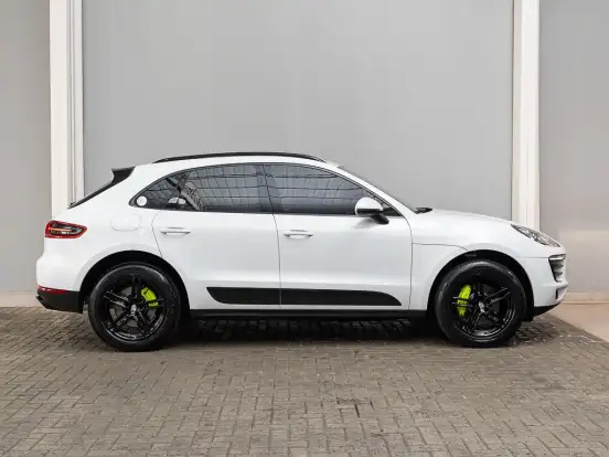 PORSCHE-MACAN-2017