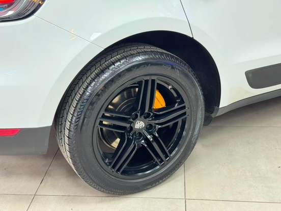 PORSCHE-MACAN-2019
