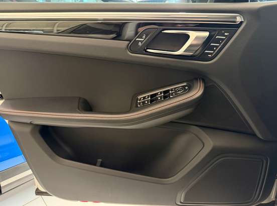 PORSCHE-MACAN-2024