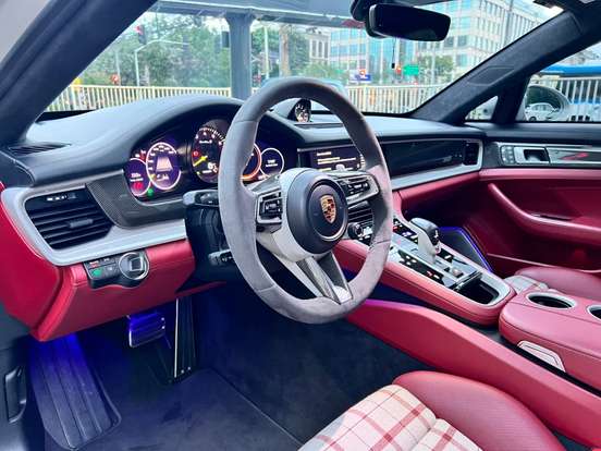 PORSCHE-PANAMERA-2023