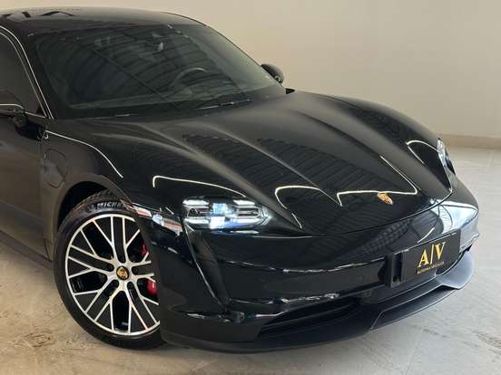 PORSCHE-TAYCAN-2023