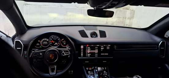 PORSCHE-CAYENNE-2018