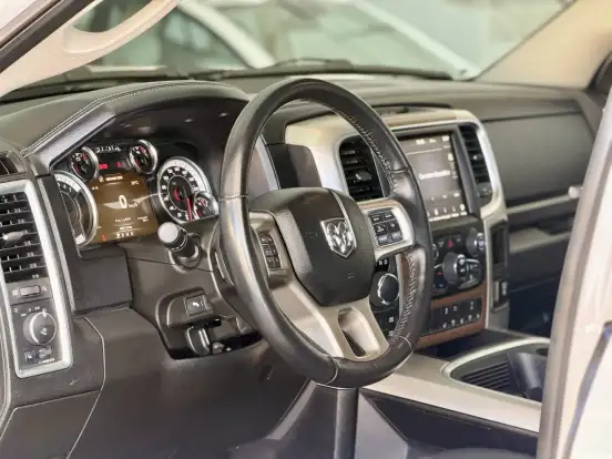 RAM-CLASSIC-5.7 V8 GASOLINA LARAMIE NIGHT EDITION CD 4X4 AUTOMÁTICO RAM-CLASSIC-2022