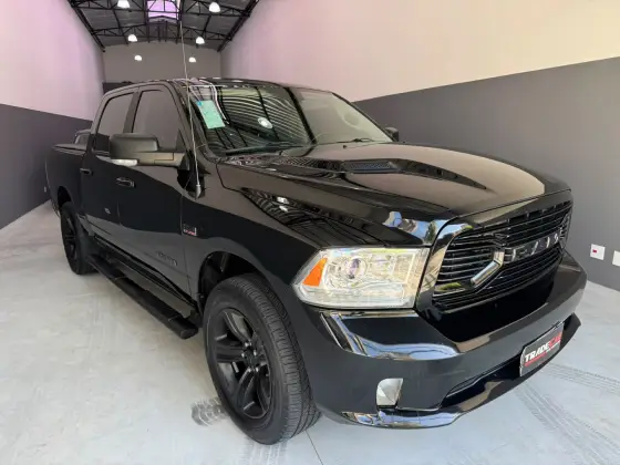 RAM CLASSIC 5.7 V8 GASOLINA LARAMIE NIGHT EDITION CD 4X4 AUTOMÁTICO