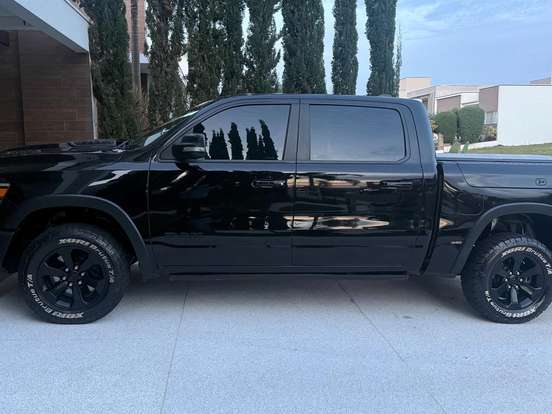 RAM-1500-5.7 V8 GASOLINA REBEL CD 4X4 AUTOMÁTICO RAM-1500-2022