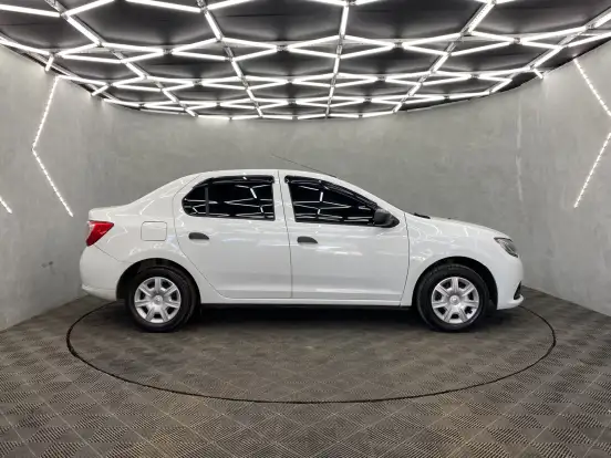 RENAULT-LOGAN-2020