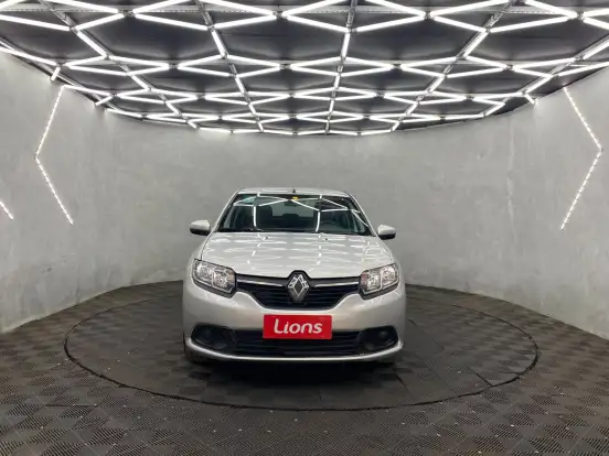 RENAULT-LOGAN-2019