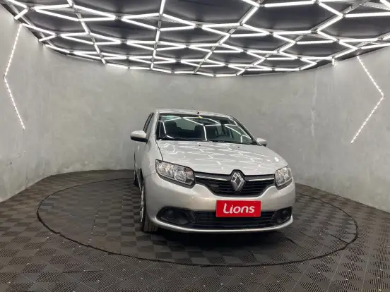 RENAULT-LOGAN-2019