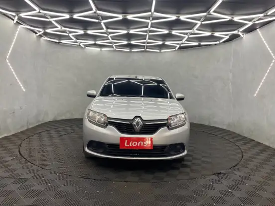 RENAULT-LOGAN-2018