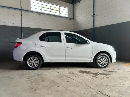 RENAULT-LOGAN-2025