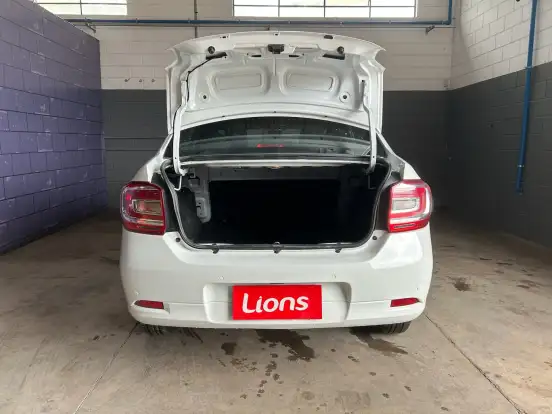 RENAULT-LOGAN-2025