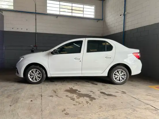 RENAULT-LOGAN-2025