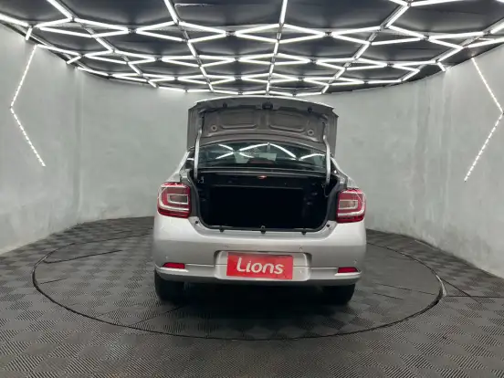 RENAULT-LOGAN-2025