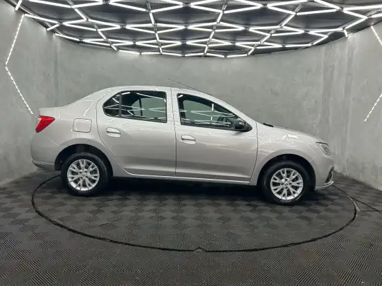 RENAULT-LOGAN-2025
