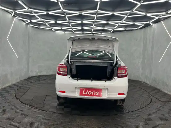 RENAULT-LOGAN-2025