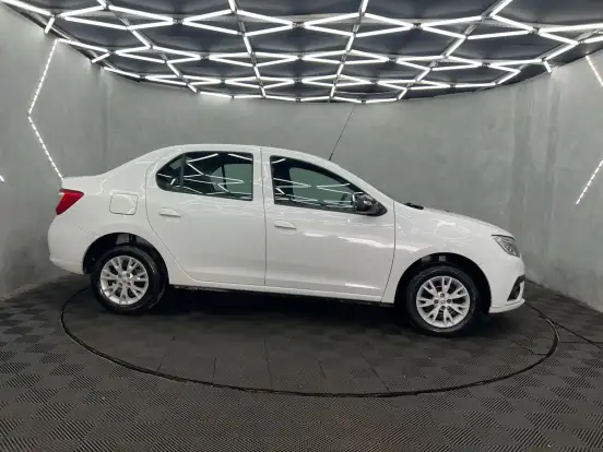 RENAULT-LOGAN-2025