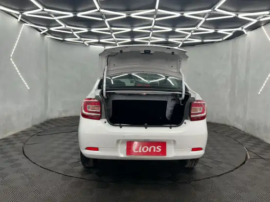 RENAULT-LOGAN-2025