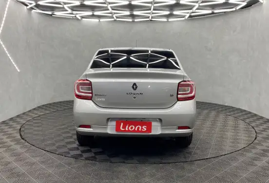 RENAULT-LOGAN-2019