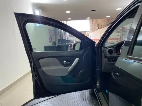 RENAULT-LOGAN-2014