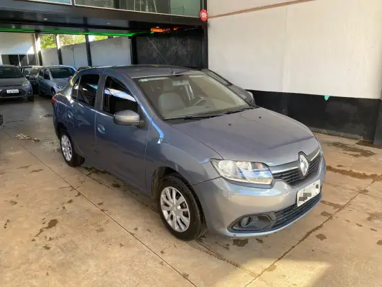 RENAULT-LOGAN-2015