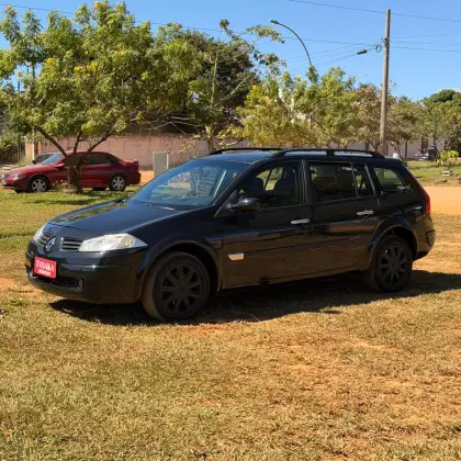 RENAULT MEGANE 1.6 DYNAMIQUE GRAND TOUR 16V FLEX 4P MANUAL RENAULT MEGANE 1.6 DYNAMIQUE GRAND TOUR 16V FLEX 4P MANUAL