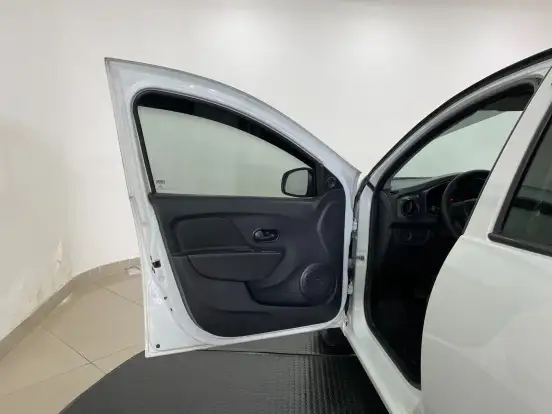 RENAULT-SANDERO-2018