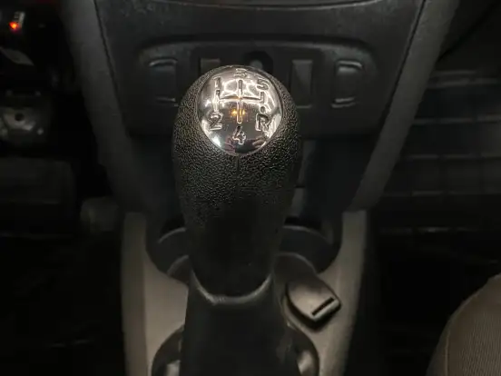 RENAULT-SANDERO-2017